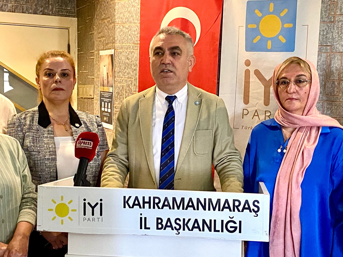 İYİ Parti Kahramanmaraş İl Başkanı Süleyman Tekerek, şehir içi ulaşımda 