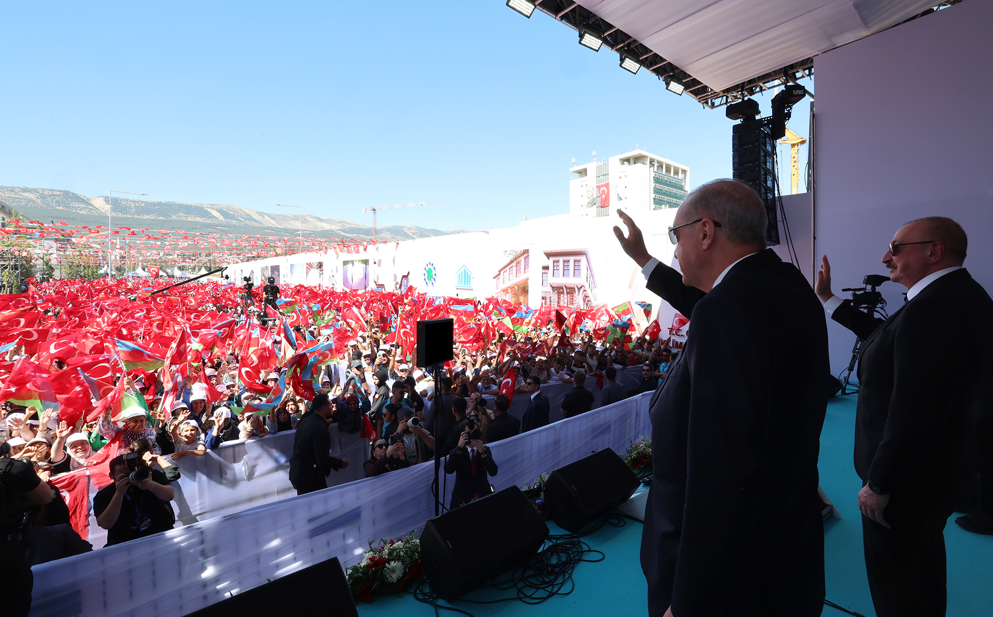 Cumhurbaşkanı Erdoğan ve Aliyev’in Katılımıyla 250 Bininci Konutun Kuraları Çekildi