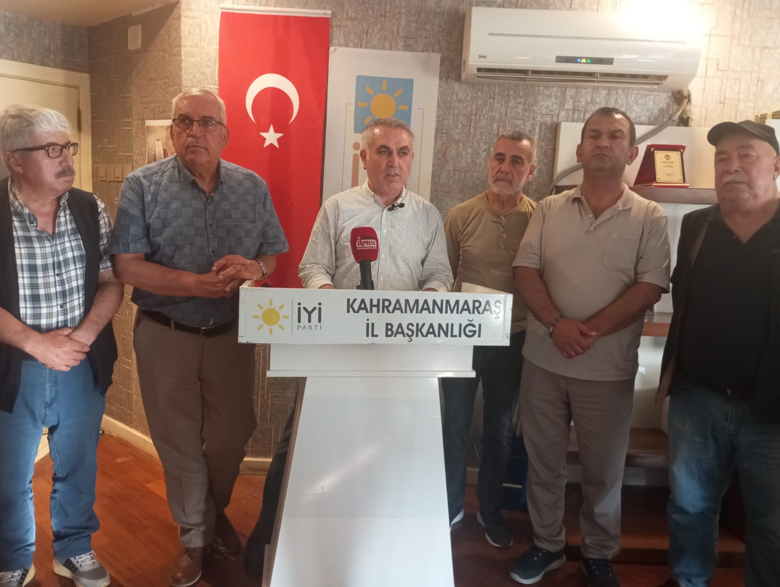 İYİ Parti Kahramanmaraş İl Başkanı Süleyman Tekerek, partisinin il teşkilatıyla
