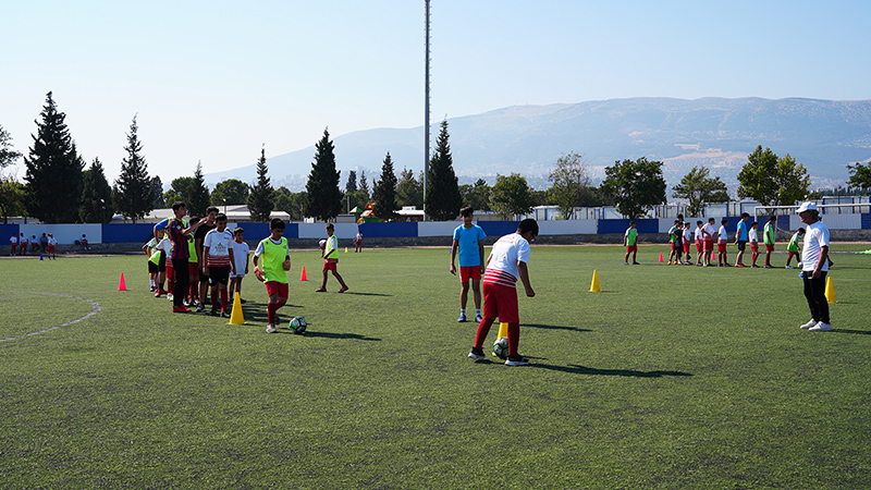 Büyükşehir Belediyesinin çocukların yaz tatilini verimli geçirmesini ve sporla buluşmasını