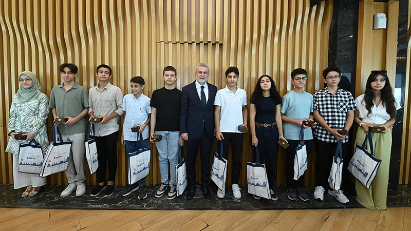 LGS’de dereceye giren öğrencilerle bir araya gelen Başkan Fırat Görgel,