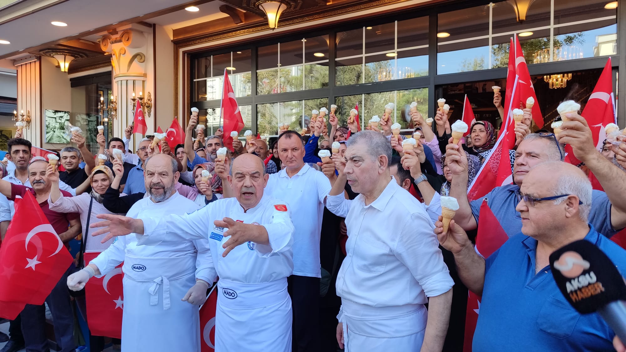 Kahramanmaraş’ın gururu Maraş Dondurması, “Dünyanın En İyi Soğuk Tatlısı” seçildi.