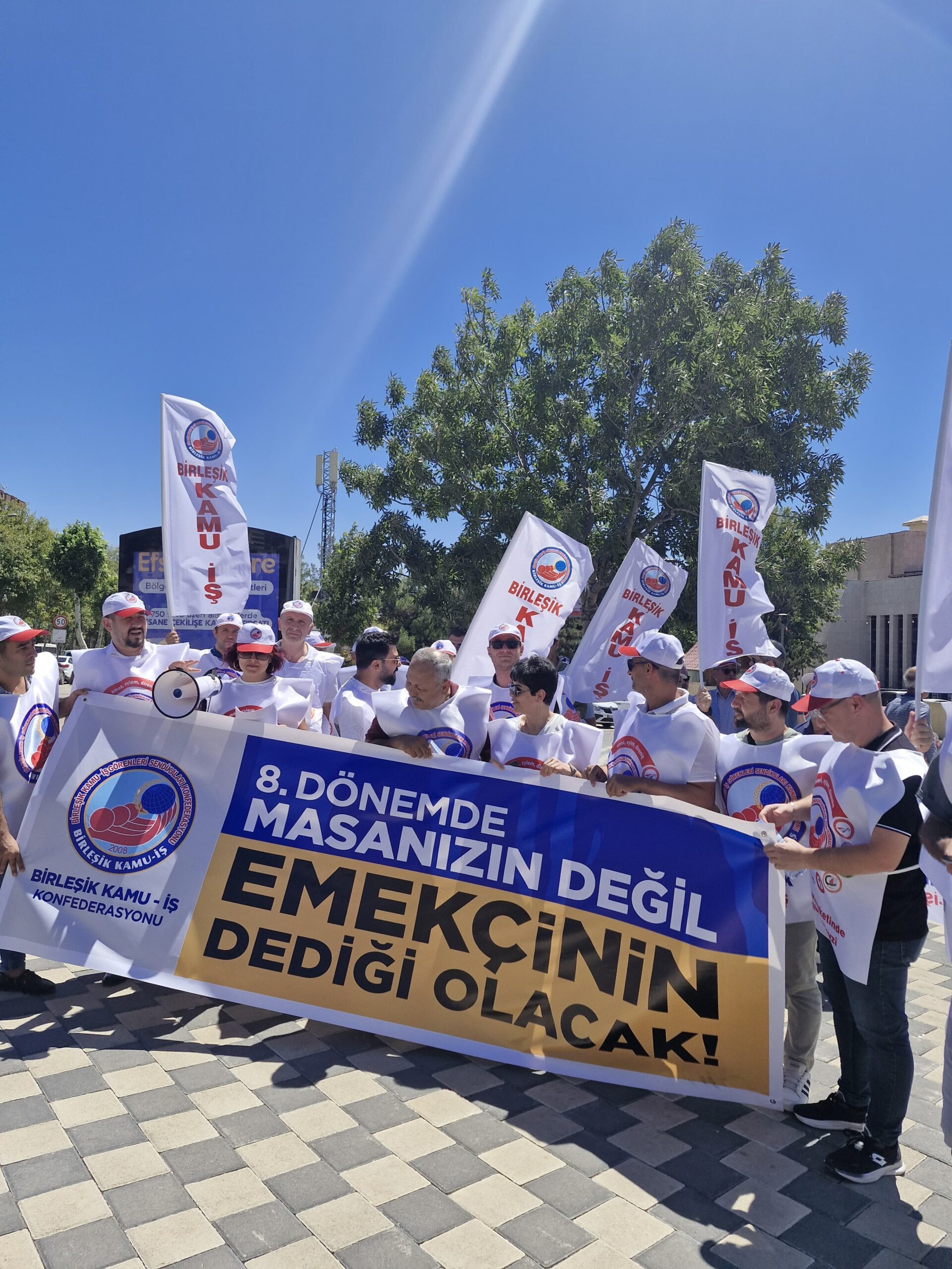 Toplu Sözleşme Krizi Büyüyor: Memurlar Sefalet Zammına Karşı Ayağa Kalktı