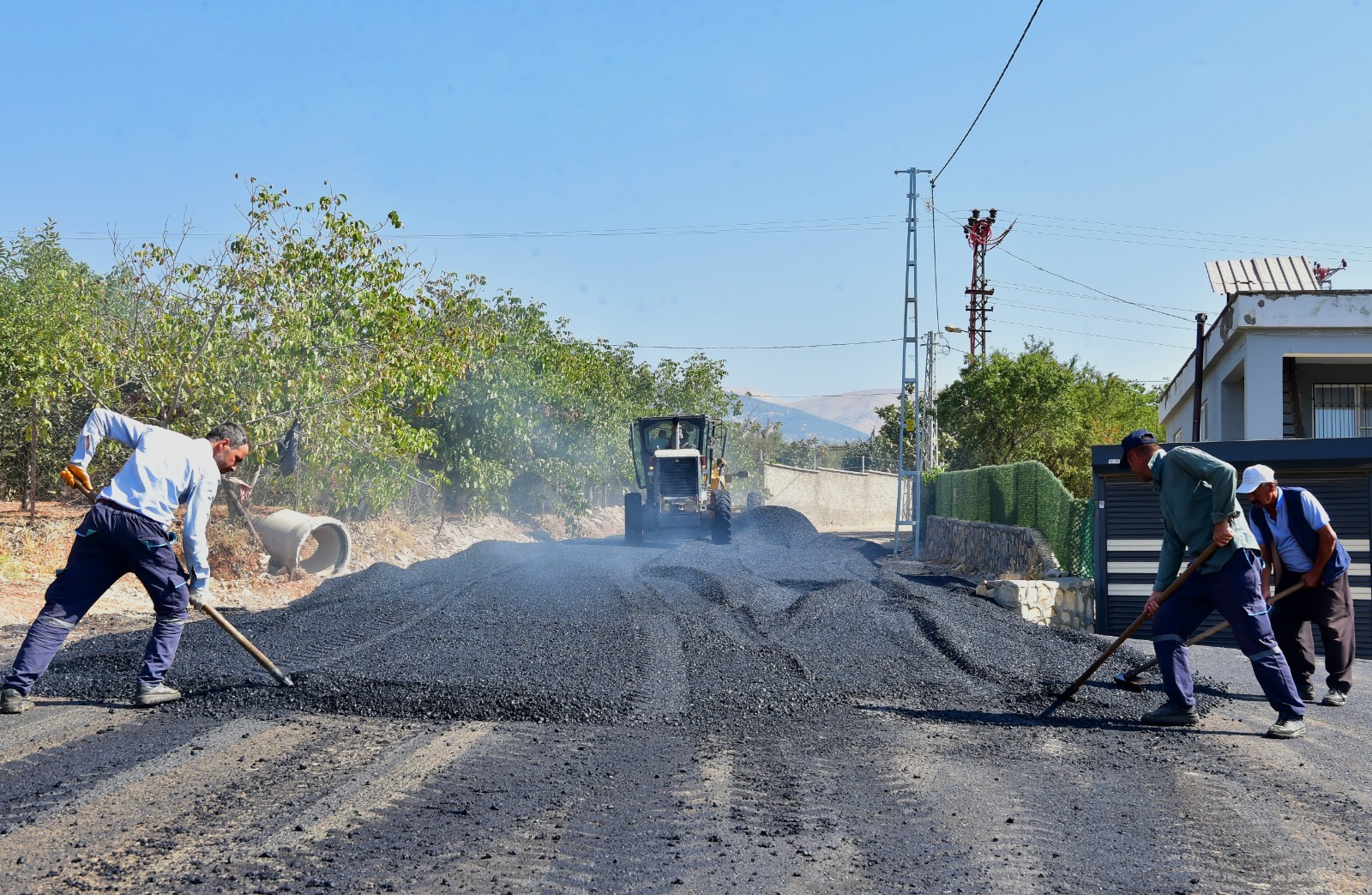 Dulkadiroğlu Belediyesi, ilçenin yol ağını modern ve konforlu hale getirmek