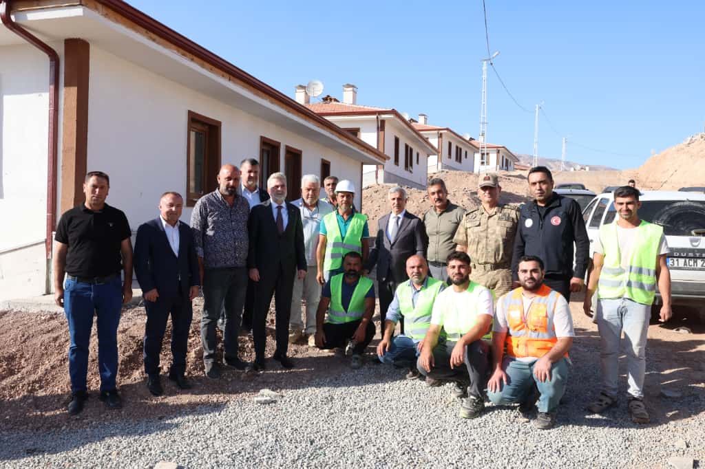 Kahramanmaraş Valisi Mükerrem Ünlüer,Bulanık, Yusufhacılı-Peynirdere Mahallelerinde inşası devam eden kalıcı
