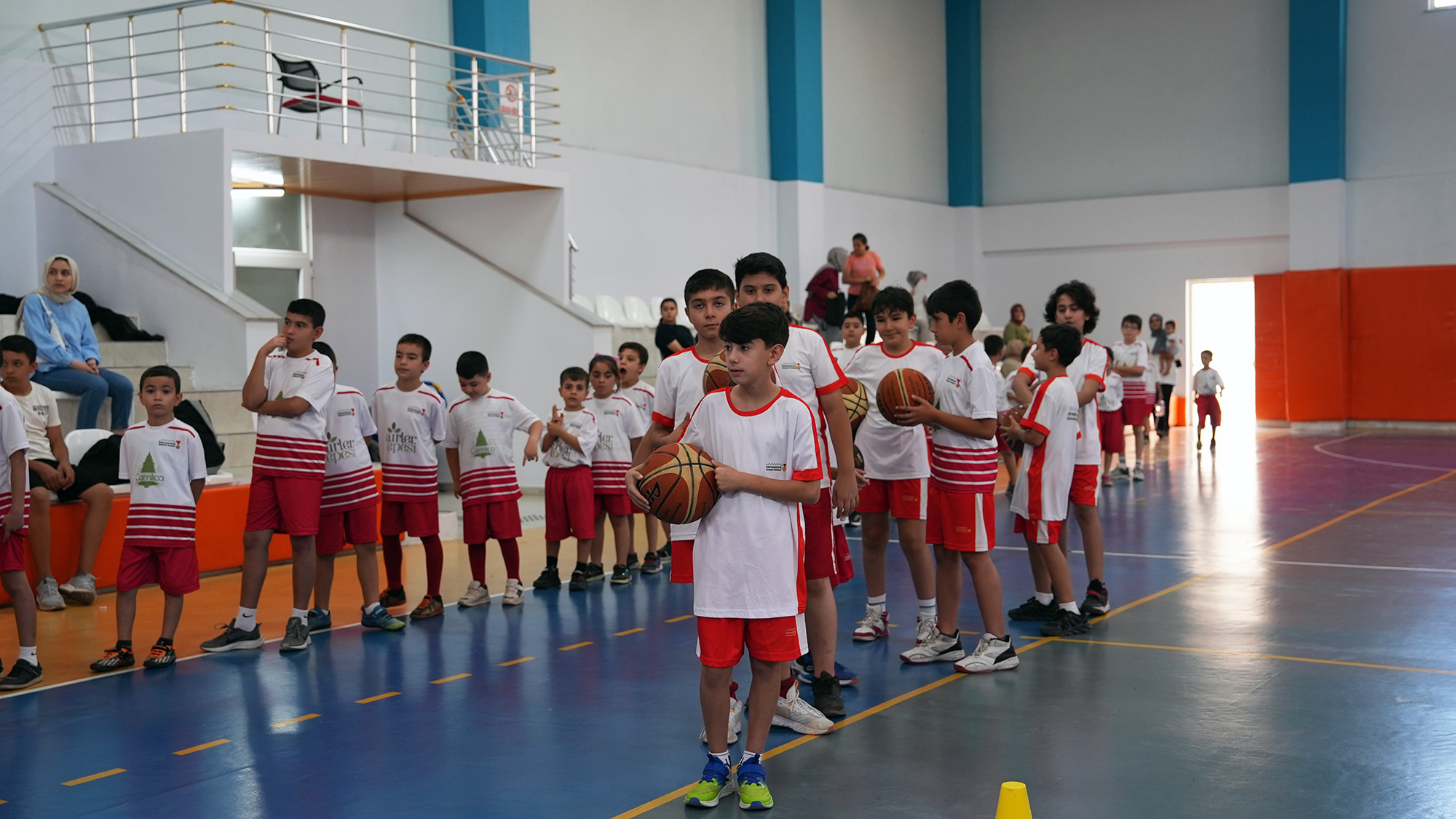 Kahramanmaraş Büyükşehir Belediyesinin, şehrin gençlerine yönelik yaz dönemini sporla değerlendirme