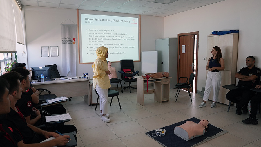 Büyükşehir Belediyesi, göreve yeni başlayan 32 yeni itfaiye erlerinin mesleki