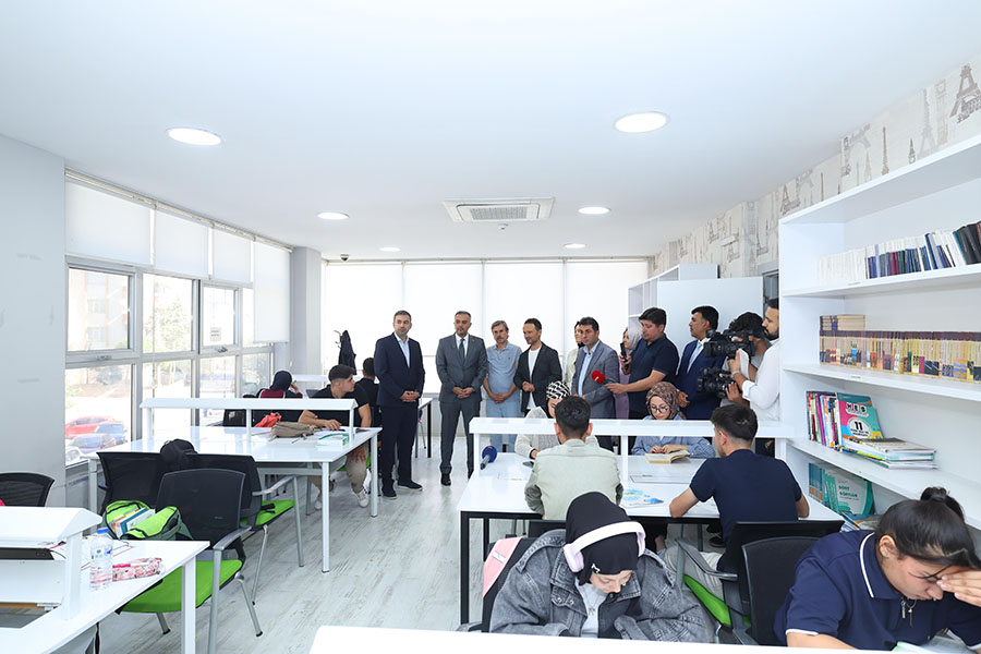 Yeni dönemin Üniversite Hazırlık Kursları’nın başlangıcını yapan Onikişubat Belediye Başkanı