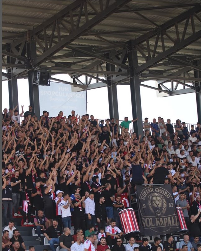 Kahramanmaraş İstiklalspor’un Adanaspor karşısında aldığı galibiyetin ardından bazı futbolcuların tribünleri