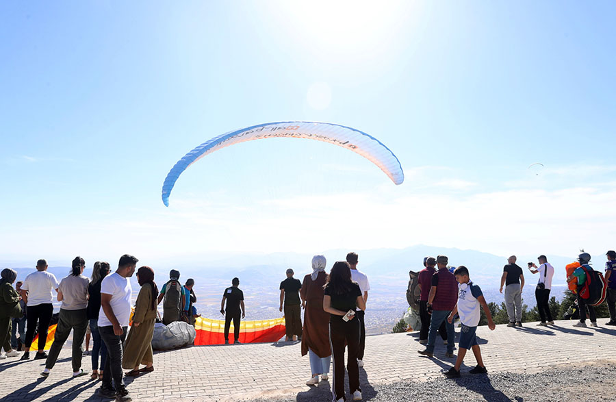 Dulkadiroğlu Belediyesi ile Kahramanmaraş MAHAVK Yamaç Paraşütü Spor Kulübü iş