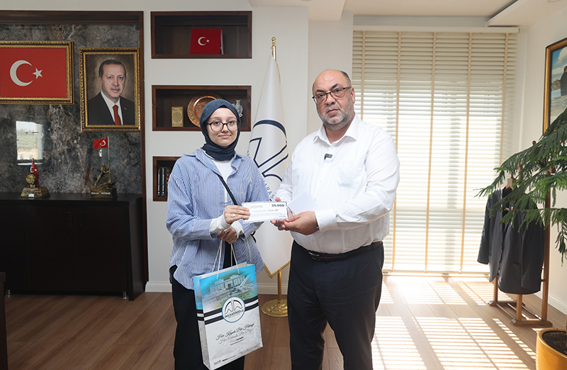 Dulkadiroğlu Belediyesi, gençlerin eğitim yolculuğuna sunduğu katkıları somut adımlarla taçlandırmaya