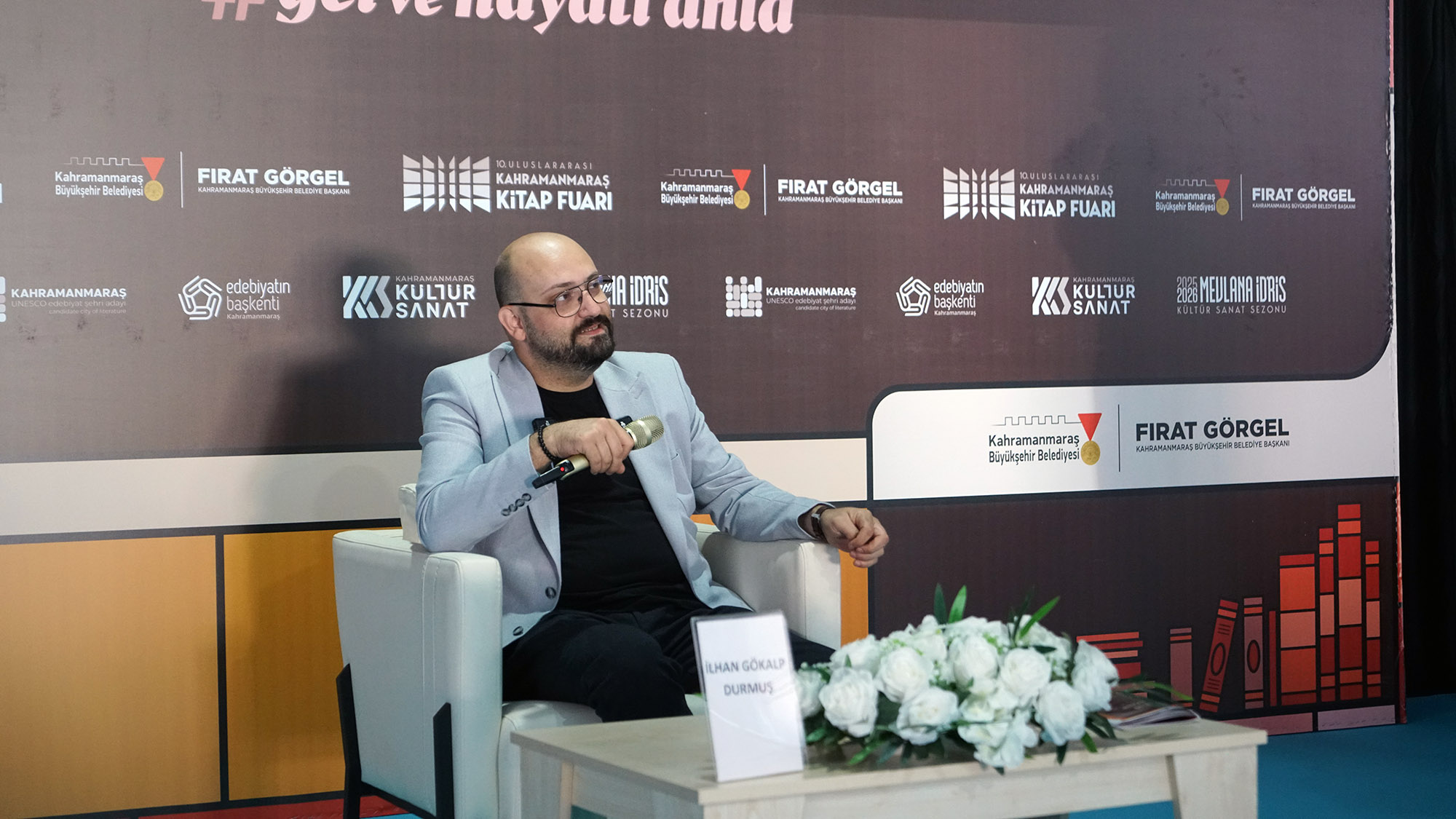 Büyükşehir Belediyesinin 10. Uluslararası Kitap Fuarı’nda düzenlenen Türk edebiyatının ‘Beyaz