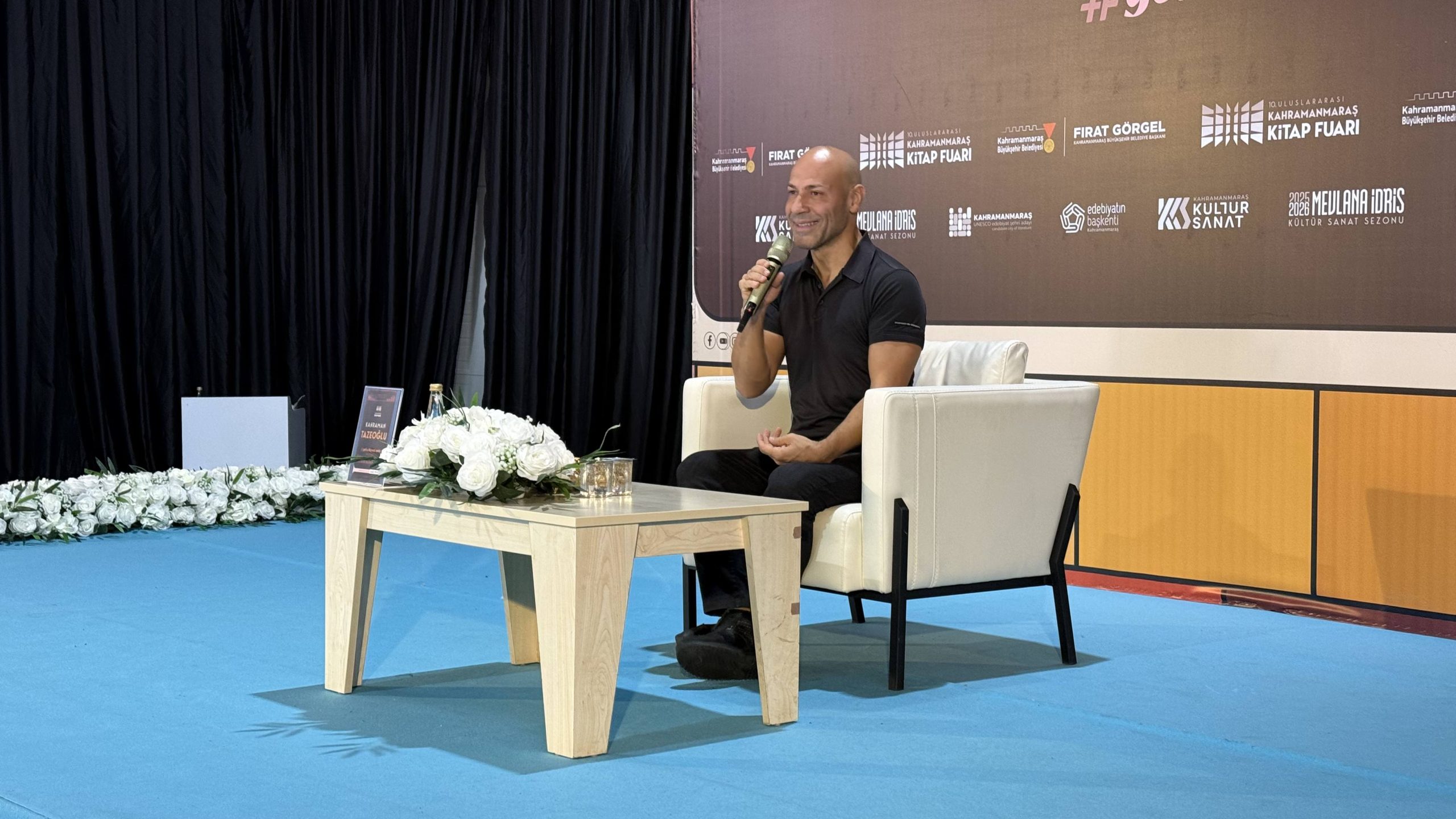 10. Uluslararası Kitap Fuarı’nın son gününde, sevilen şair ve yazar