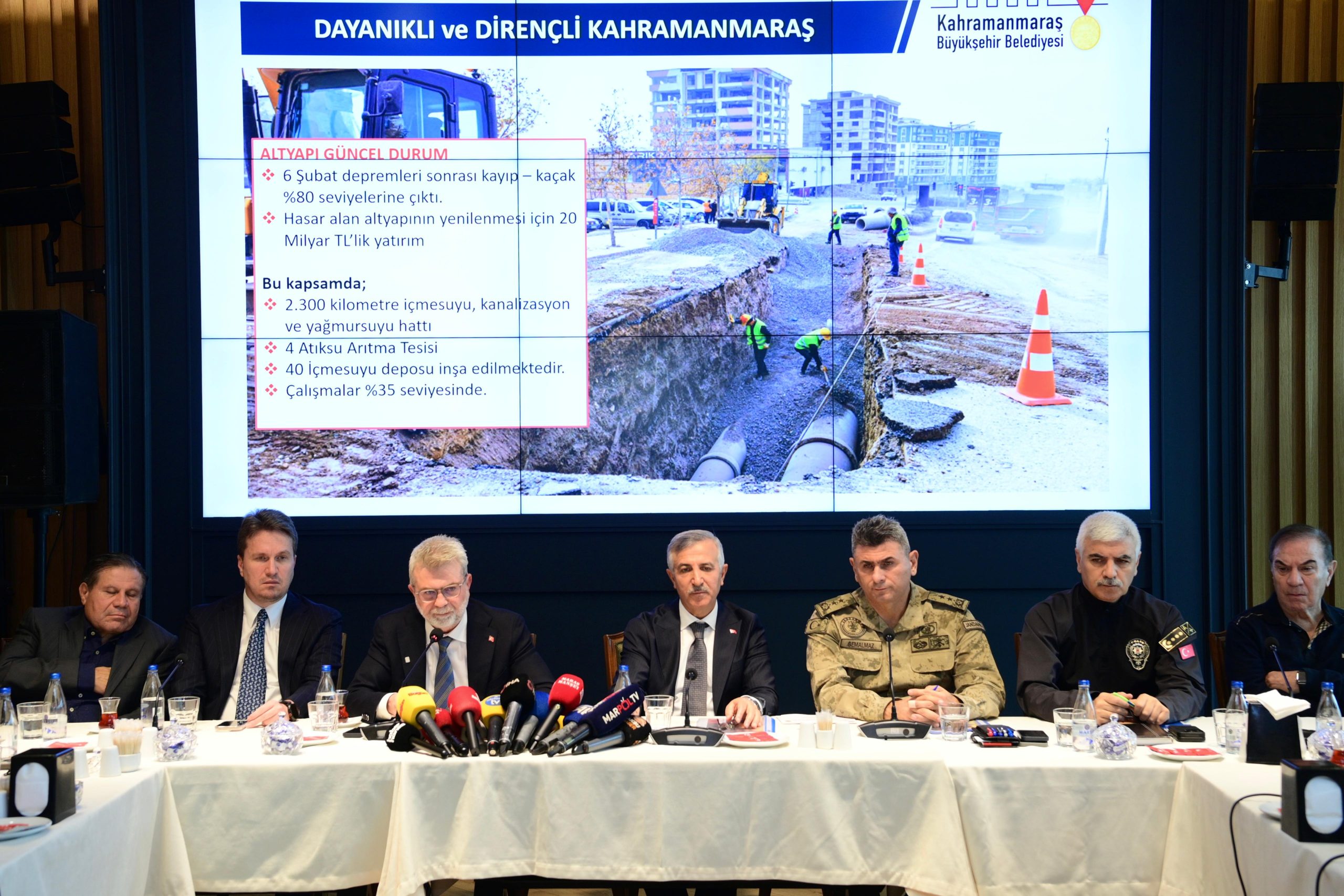 Şairler Tepesi’nde düzenlenen bilgilendirme toplantısında basın mensuplarıyla bir araya gelen