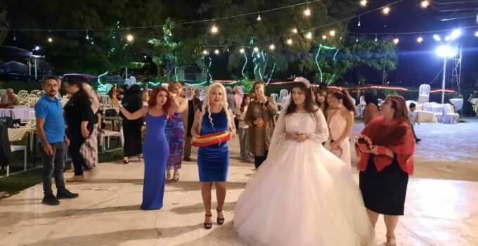 Mavi Kadınlar Derneği’nden Zihinsel Engelli Ayşenur’a Anlamlı Düğün