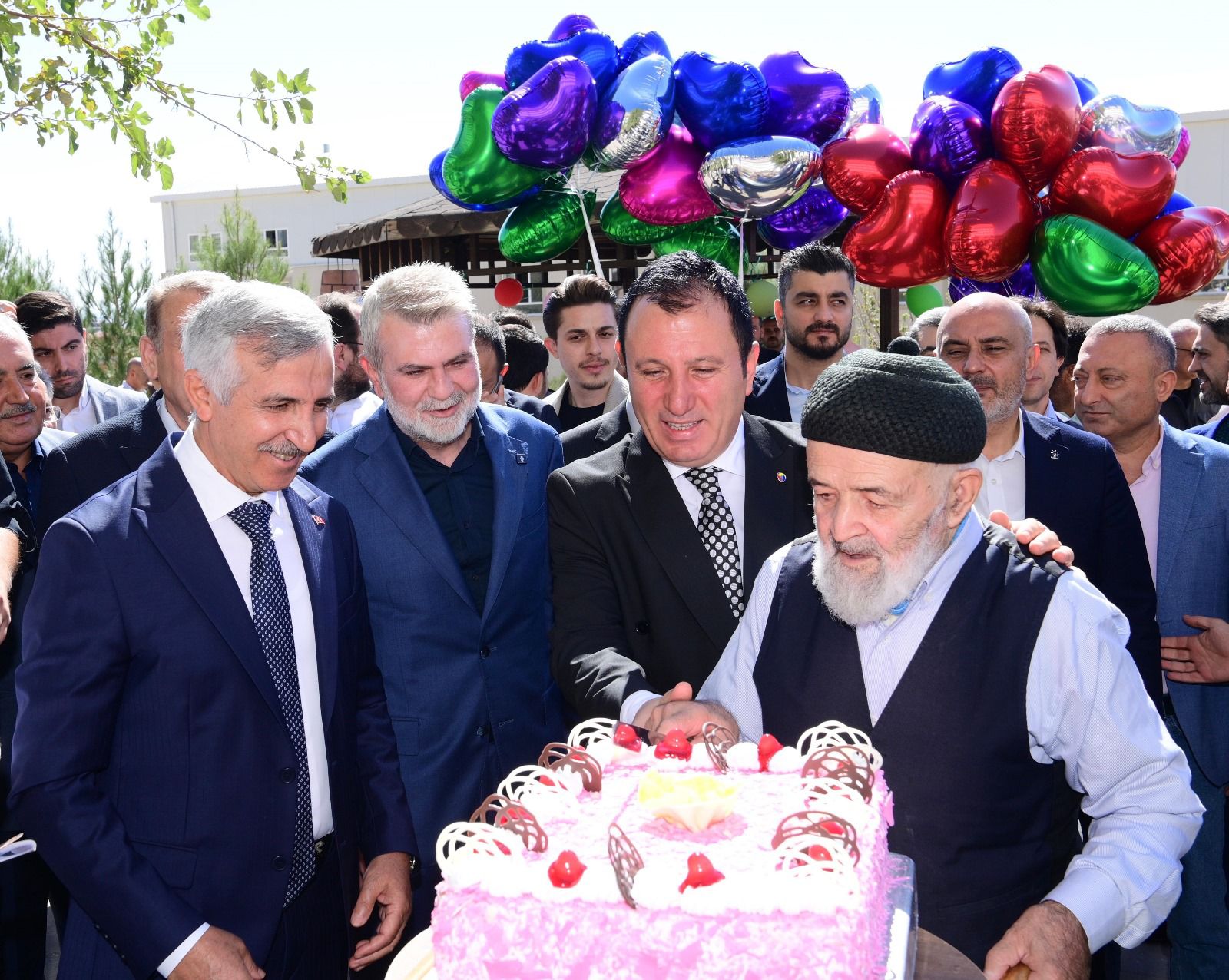 Büyükşehir Belediyesi öncülüğünde 2025 Aile Yılı kapsamında düzenlenen “Büyüklerimizin Ellerinden”