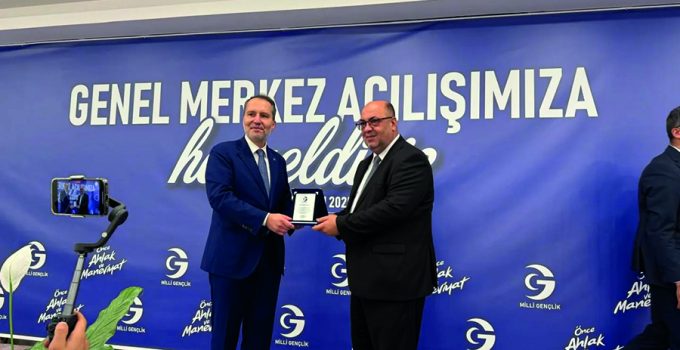 Genel Başkan Erbakan’dan Başkan Akpınar’a plaket