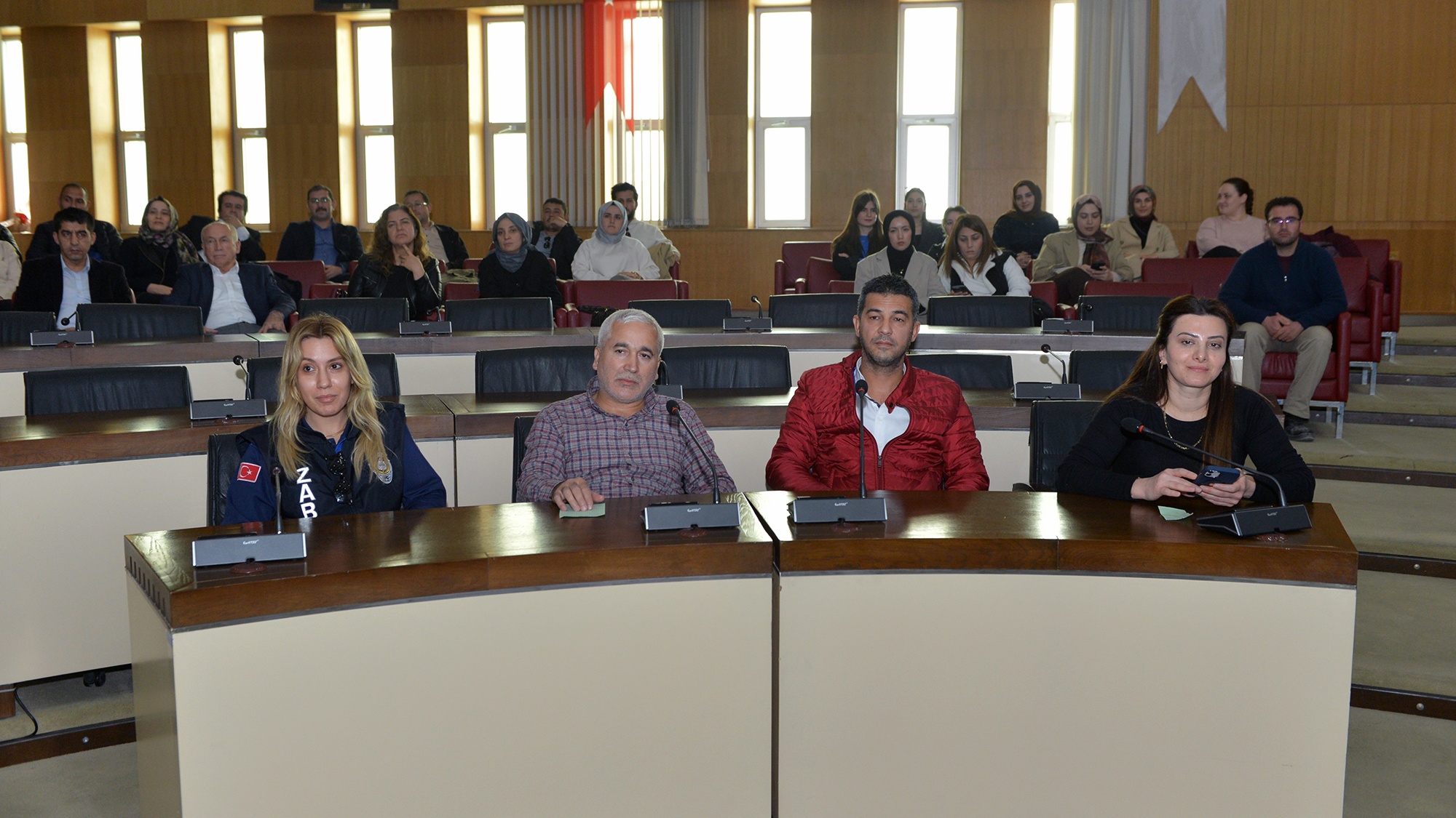 Büyükşehir Belediyesi, personellere yönelik Protokol Kuralları eğitimi düzenledi. Seminere konuşmacı