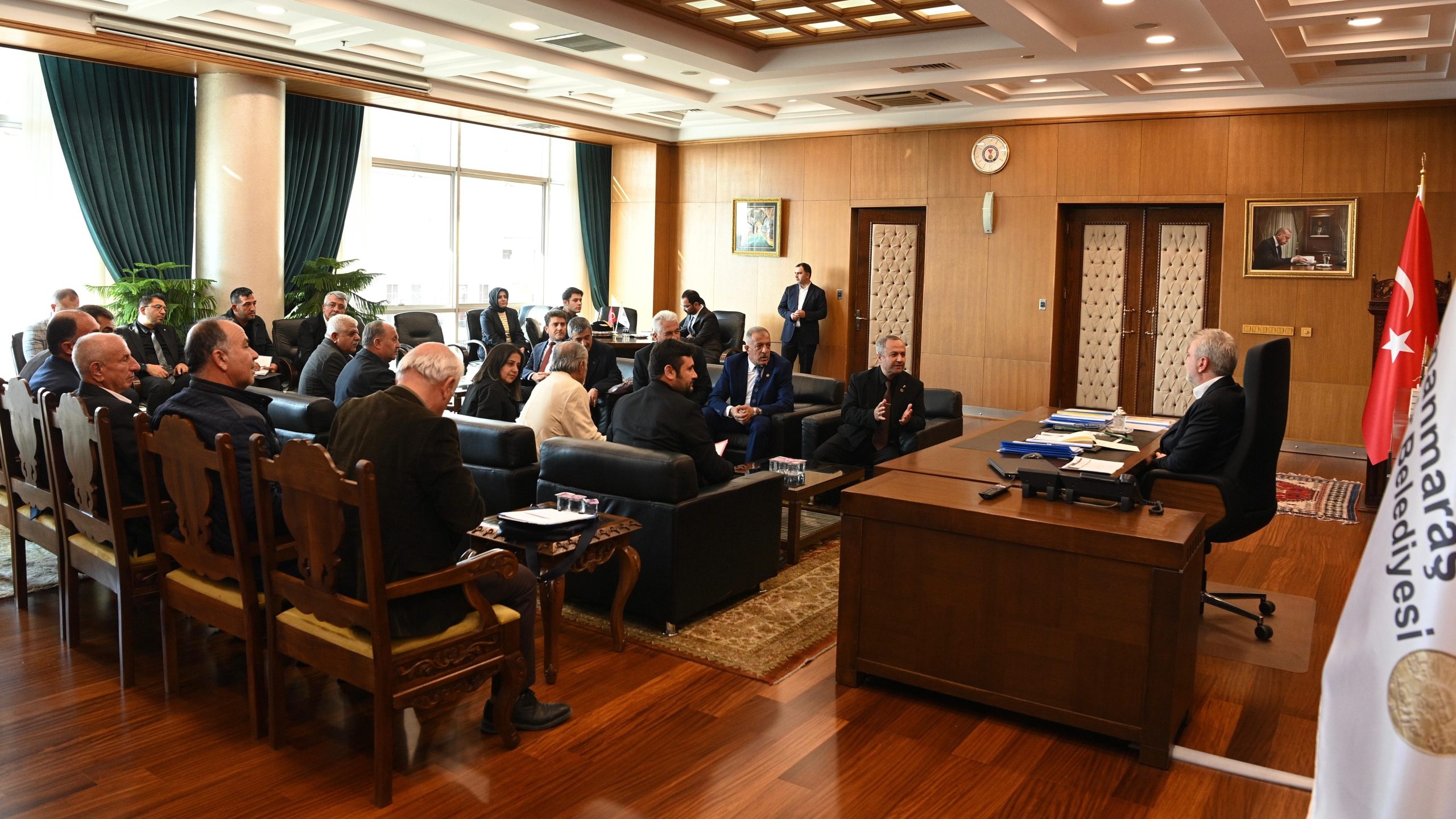 Şehrin farklı noktalarından vatandaş talep ve önerilerini dinleyen Başkan Görgel,