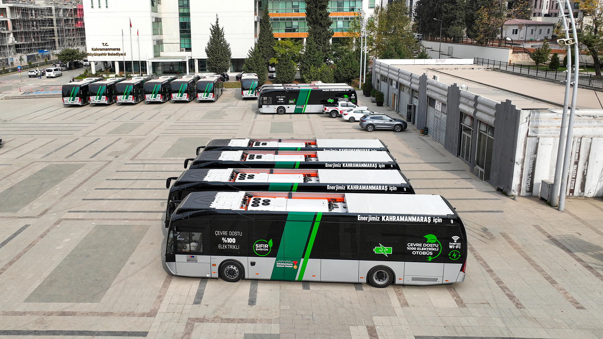 Büyükşehir Belediyesinin ulaşım filosuna kattığı tam elektrikli otobüsler için şoförlere