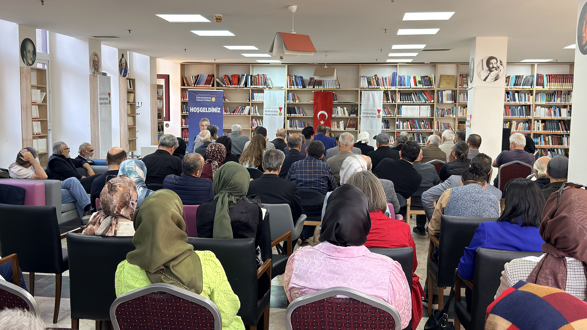 Büyükşehir Belediyesinin NFK Kültür Merkezi’nde düzenlediği söyleşide usta kalemler, Türk