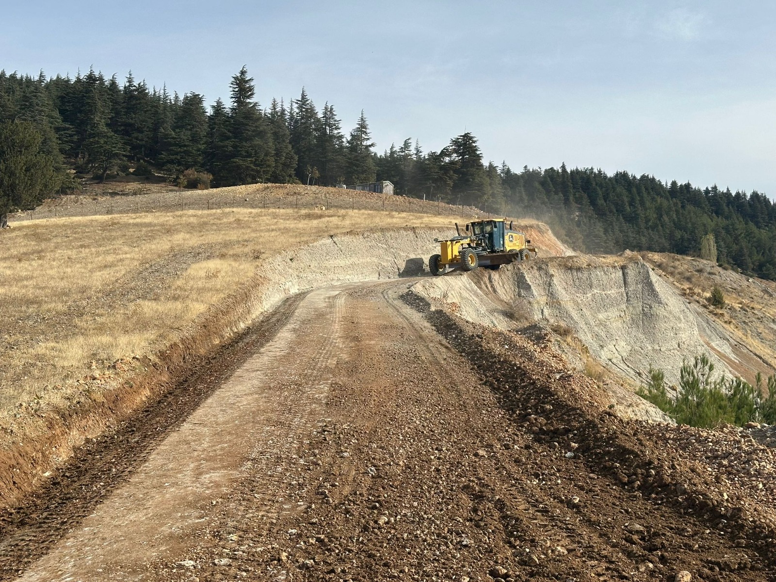Dulkadiroğlu Belediyesi Fen İşleri Müdürlüğü ekipleri, Kazanlıpınar Mahallesi’nde sathi kaplama