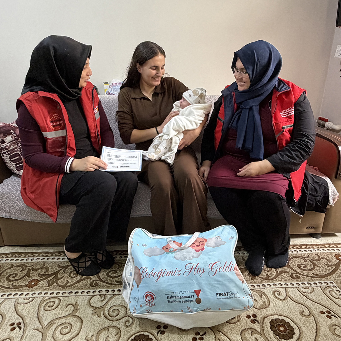 Büyükşehir Belediyesi, yeni bebek sahibi olan ailelere destek olmaya devam