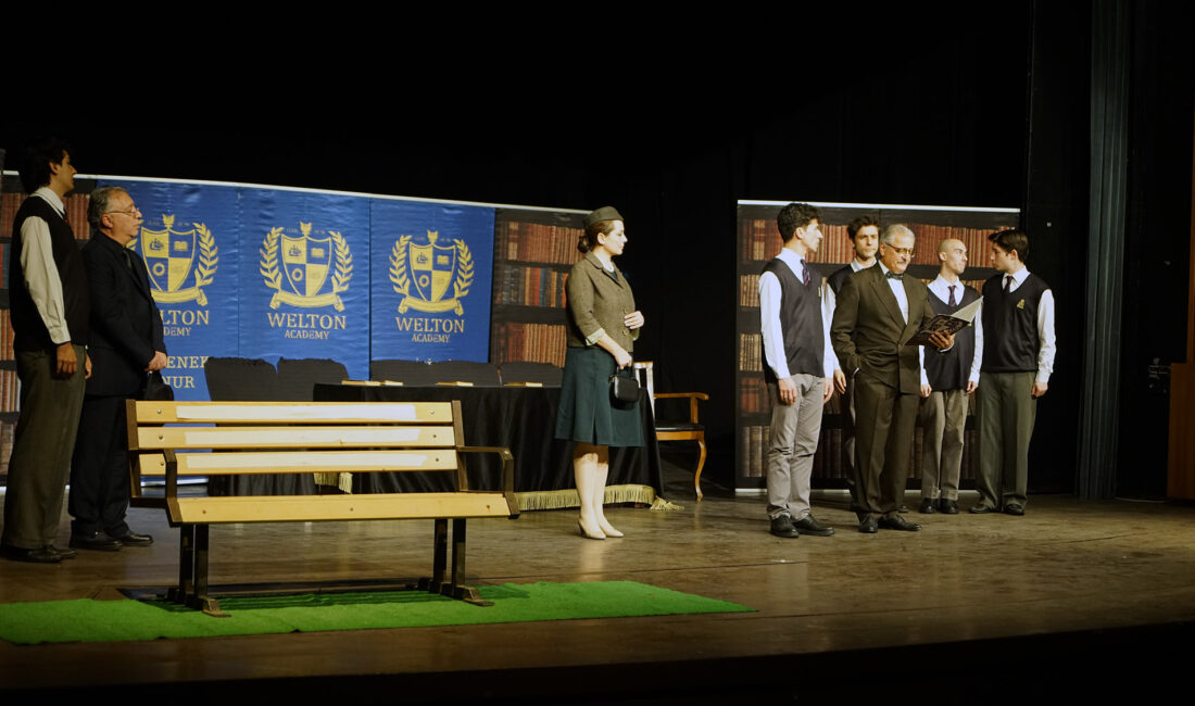 Büyükşehir Belediyesi, ‘Ölü Ozanlar Derneği’ adlı tiyatro gösterisini NFK Kültür