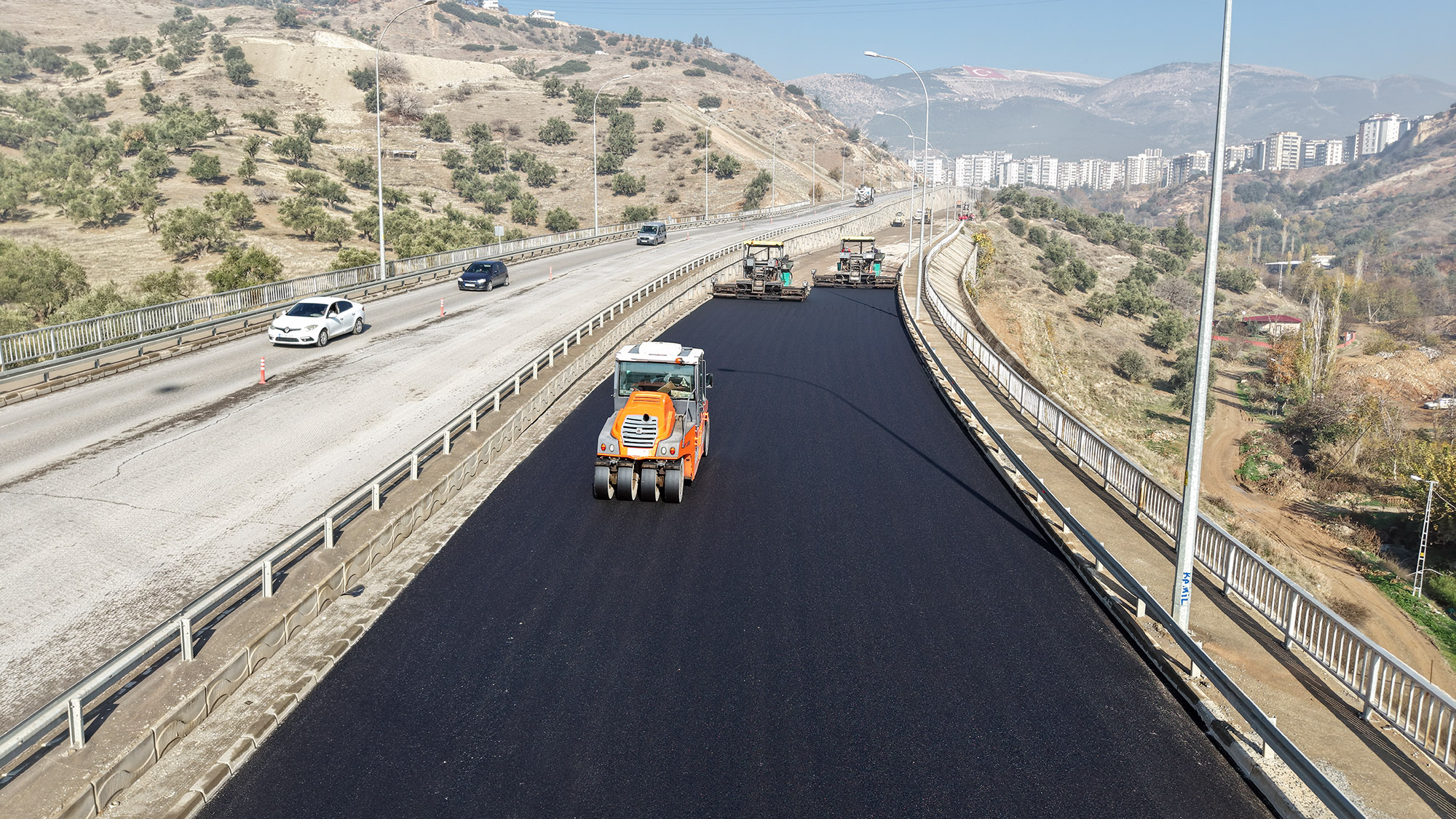Büyükşehir Belediyesi, Onikişubat Sümbüllü Caddesi’nin Tekerek’e çıkış istikametinde başlattığı güçlendirme