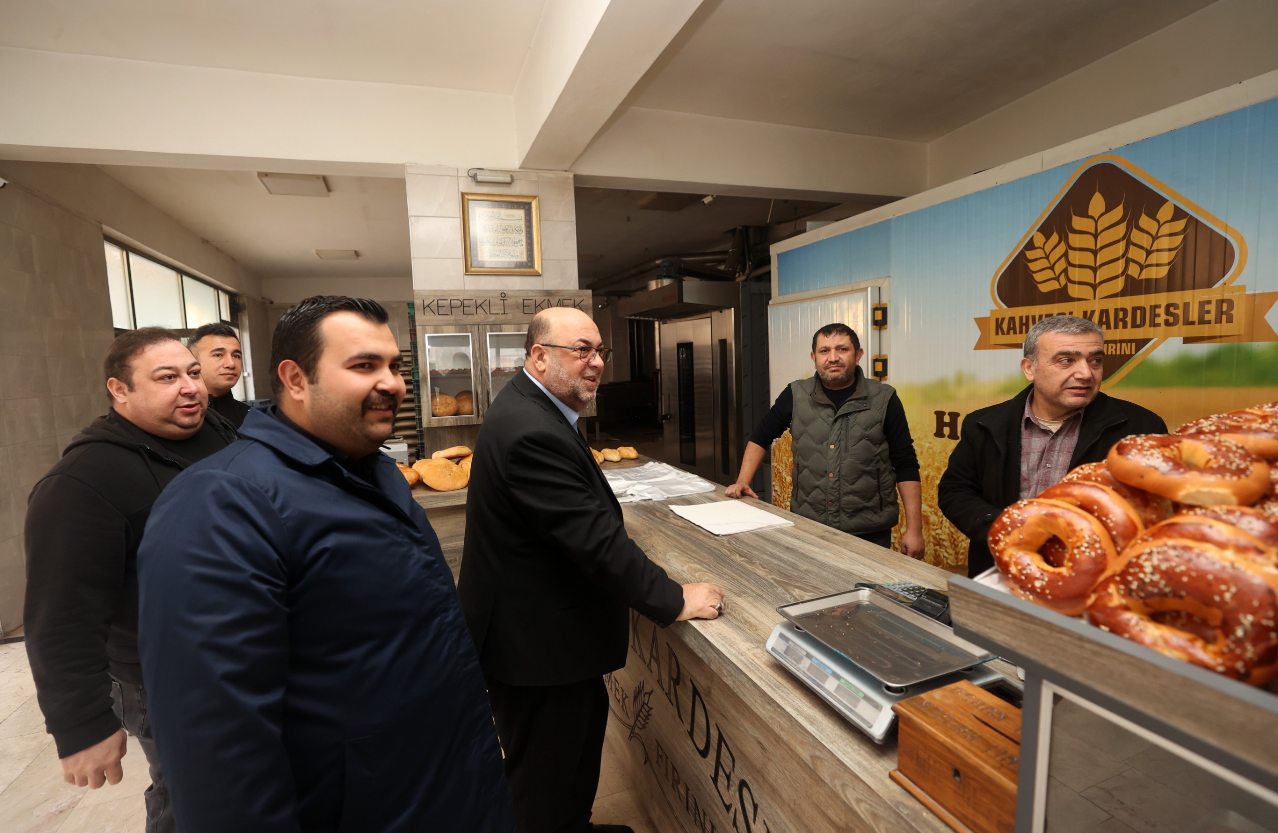 Dulkadiroğlu Belediye Başkanı Mehmet Akpınar, Sakarya Mahallesi Muhtarı Resul Karademir