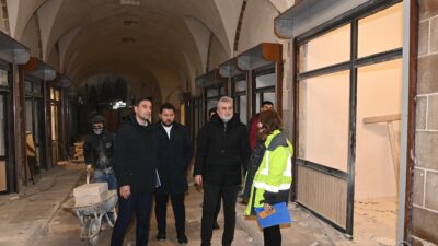 Tarihi Kapalı Çarşı’da yürütülen restorasyon çalışmalarını yerinde inceleyen Başkan Görgel,