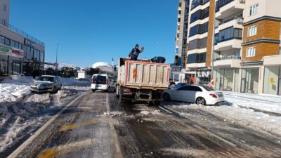 Onikişubat Belediyesi, ilçede etkisini sürdüren kar yağışı ve don olaylarına