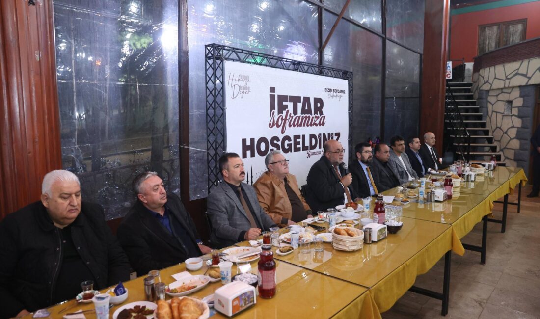 Dulkadiroğlu Belediye Başkanı Mehmet Akpınar, Ramazan ayı dolayısıyla Dulkadiroğlu ilçesinde