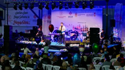 Büyükşehir Belediyesinin Ramazan Sokağı’nda binlerce kişi iftar sofrasında bir araya