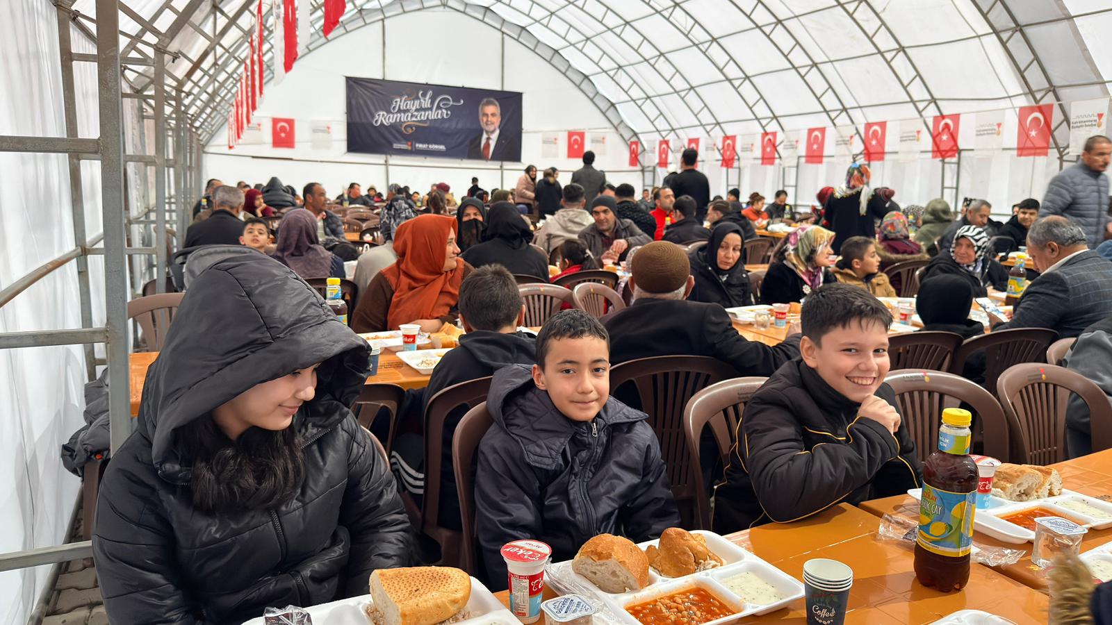 Büyükşehir Belediyesi, birlikte paylaşmanın huzurunu Ramazan ayında sürdürmeye devam ediyor.