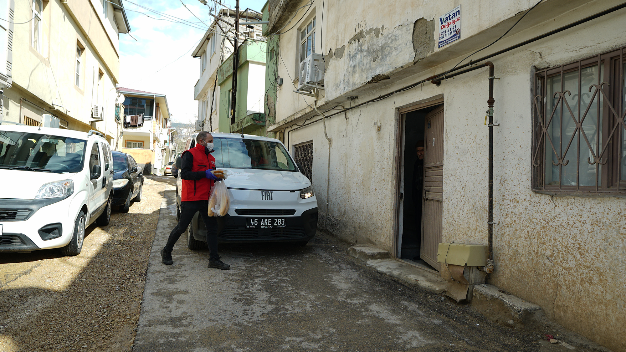 Büyükşehir Belediyesi, Ramazan ayında da şehrin ulu çınarlarını yalnız bırakmayarak