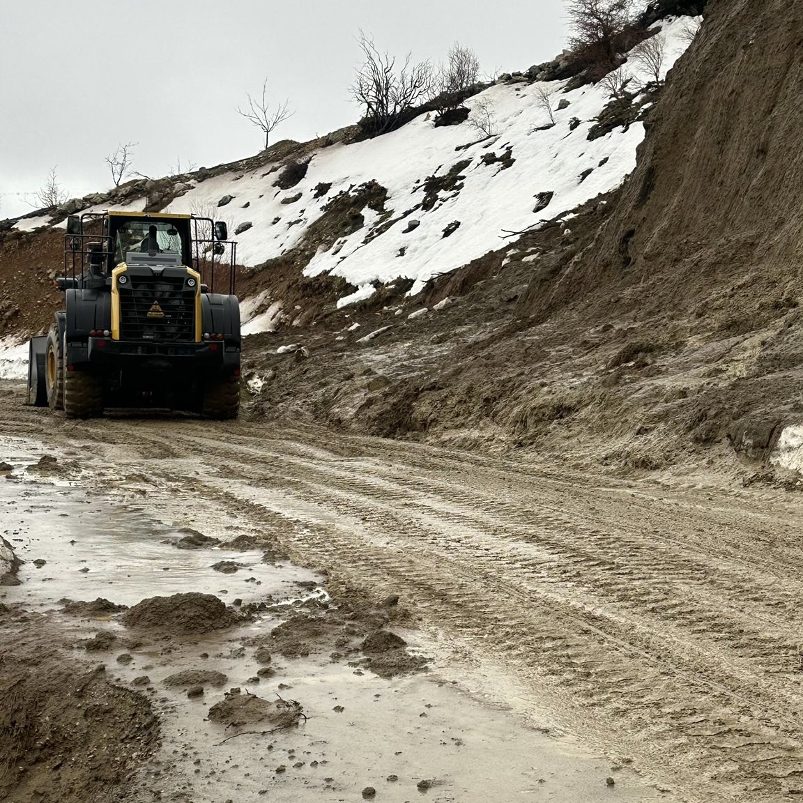 Büyükşehir Belediyesi, sağanak yağışlardan en fazla etkilenen ilçelerden Andırın, Çağlayancerit