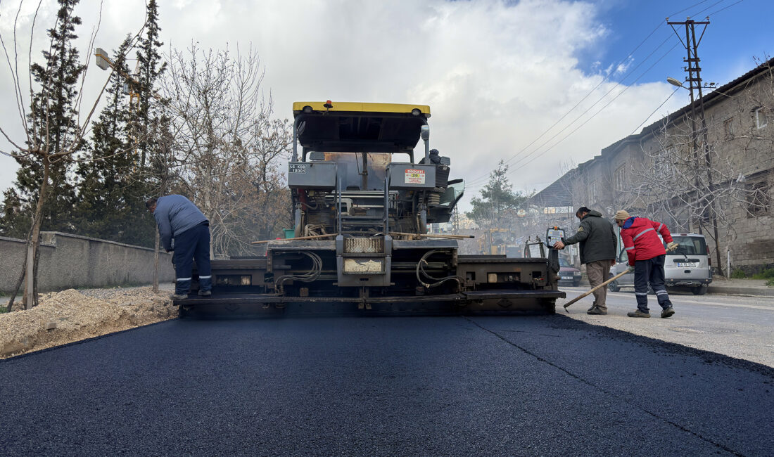 Büyükşehir Belediyesi, Dulkadiroğlu Şeyh Adil Mahallesi Rafet Efendi Caddesi’nde altyapı