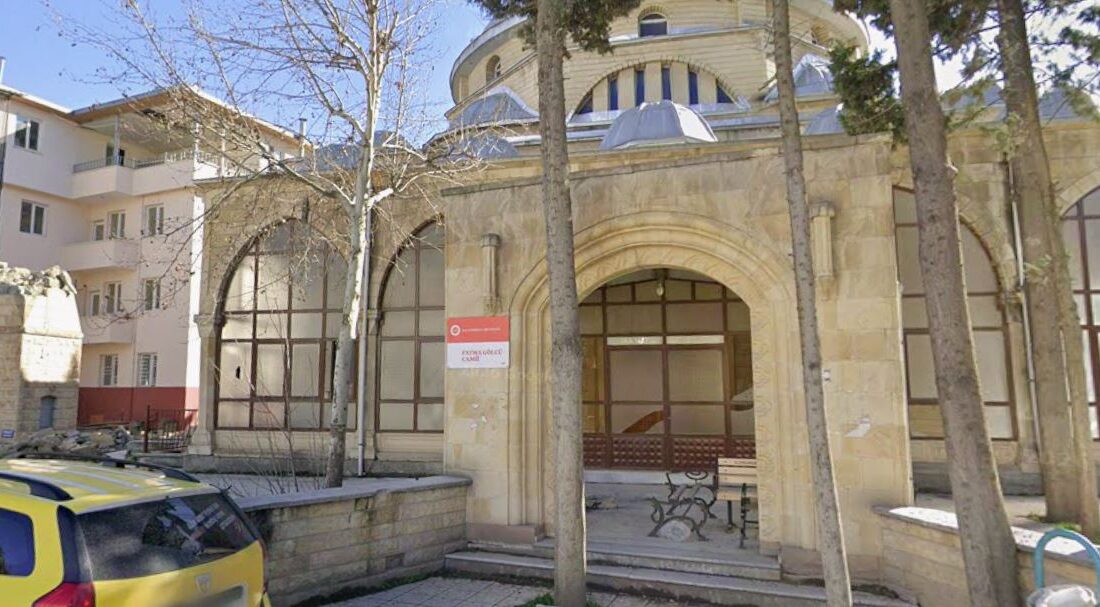 6 Şubat depremlerinde ağır hasar alarak yıkılan Fatma Gölcü Camii’nin