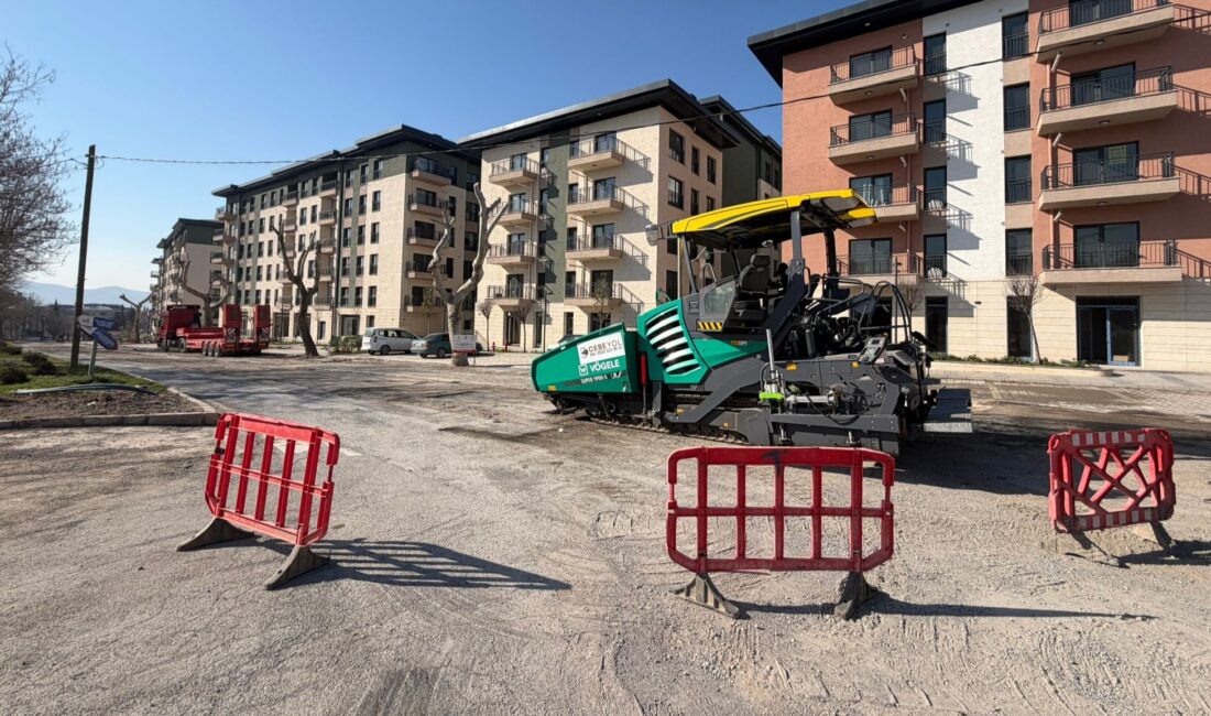 KASKİ, altyapı çalışmaları tamamlanan bölgelerde asfalt mesaisini aralıksız sürüyor.  Ekipler,
