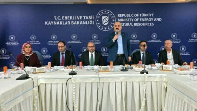 -Vakfın düzenlediği buluşmada öğrencilerin barınma, staj ve kariyer hedefleri ele