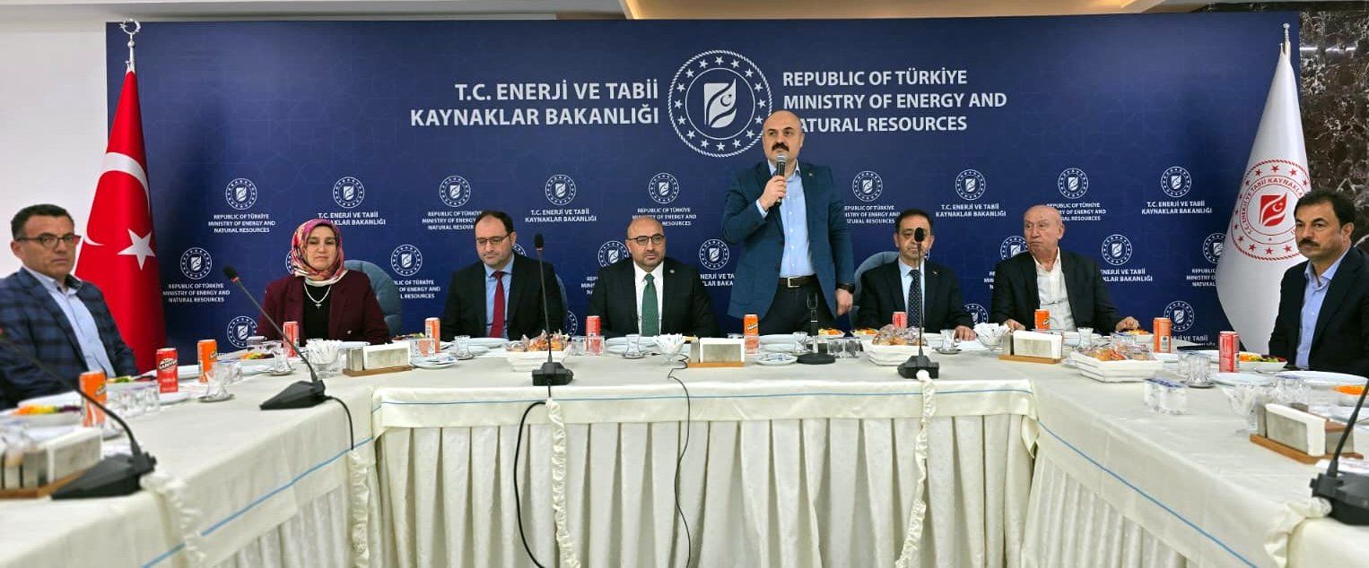 -Vakfın düzenlediği buluşmada öğrencilerin barınma, staj ve kariyer hedefleri ele