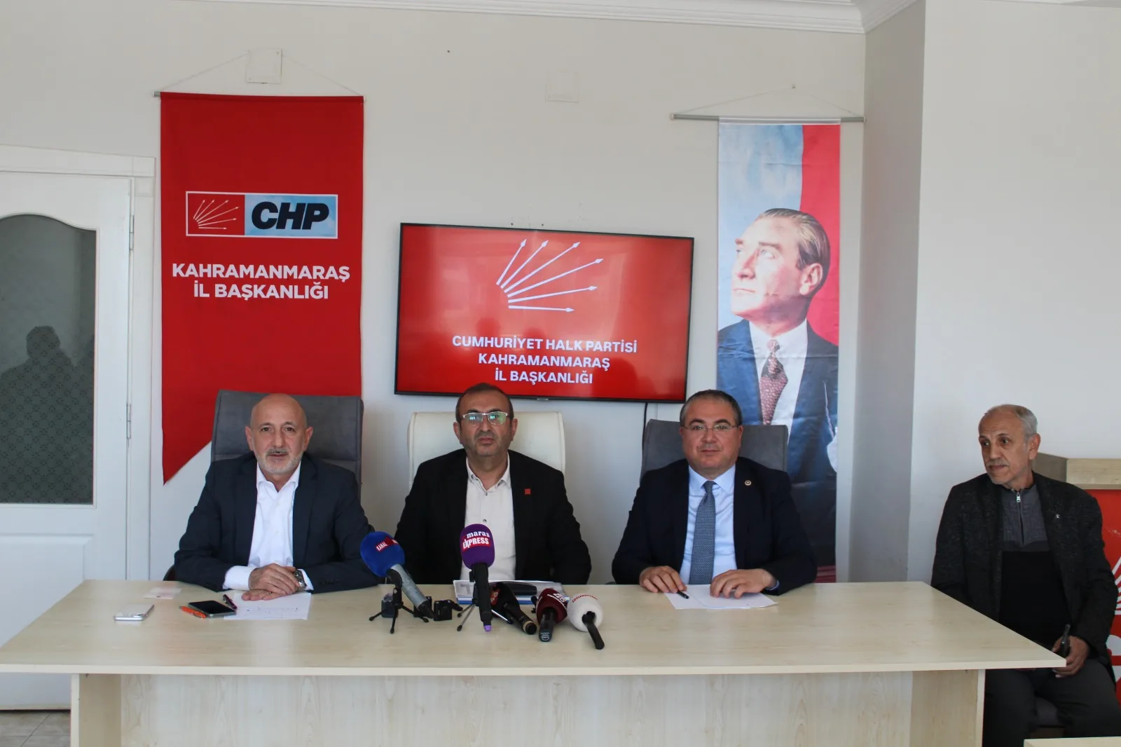 Evrim Karakoz ile Ali Öztunç, CHP Genel Merkezi’nin Türkiye genelinde