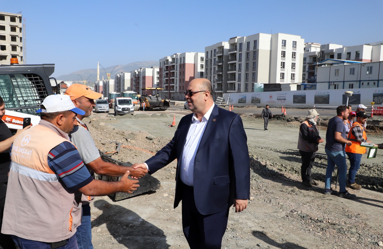 Dulkadiroğlu Belediye Başkanı Mehmet Akpınar, Doğukent Mahallesi’nde devam eden rezerv