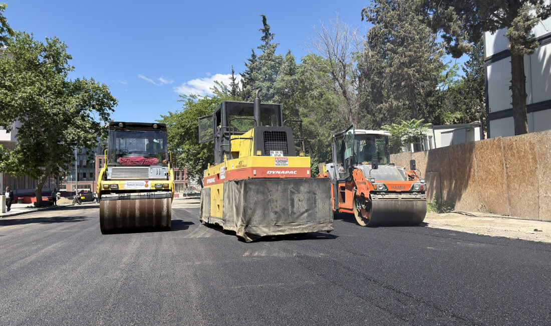 Büyükşehir Belediyesi, şehir merkezinin ulaşımdaki can damarlarından Cahit Zarifoğlu Caddesi’nde