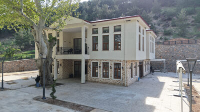 Büyükşehir Belediyesinin Dulkadiroğlu Pınarbaşı mevkiine kazandırdığı Çınaraltı Sosyal Tesisleri’nde son