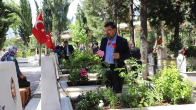Dulkadiroğlu Protokolünden Bayramda Şehitlik Ziyareti Dulkadiroğlu Belediye Başkan Yardımcısı Fatih