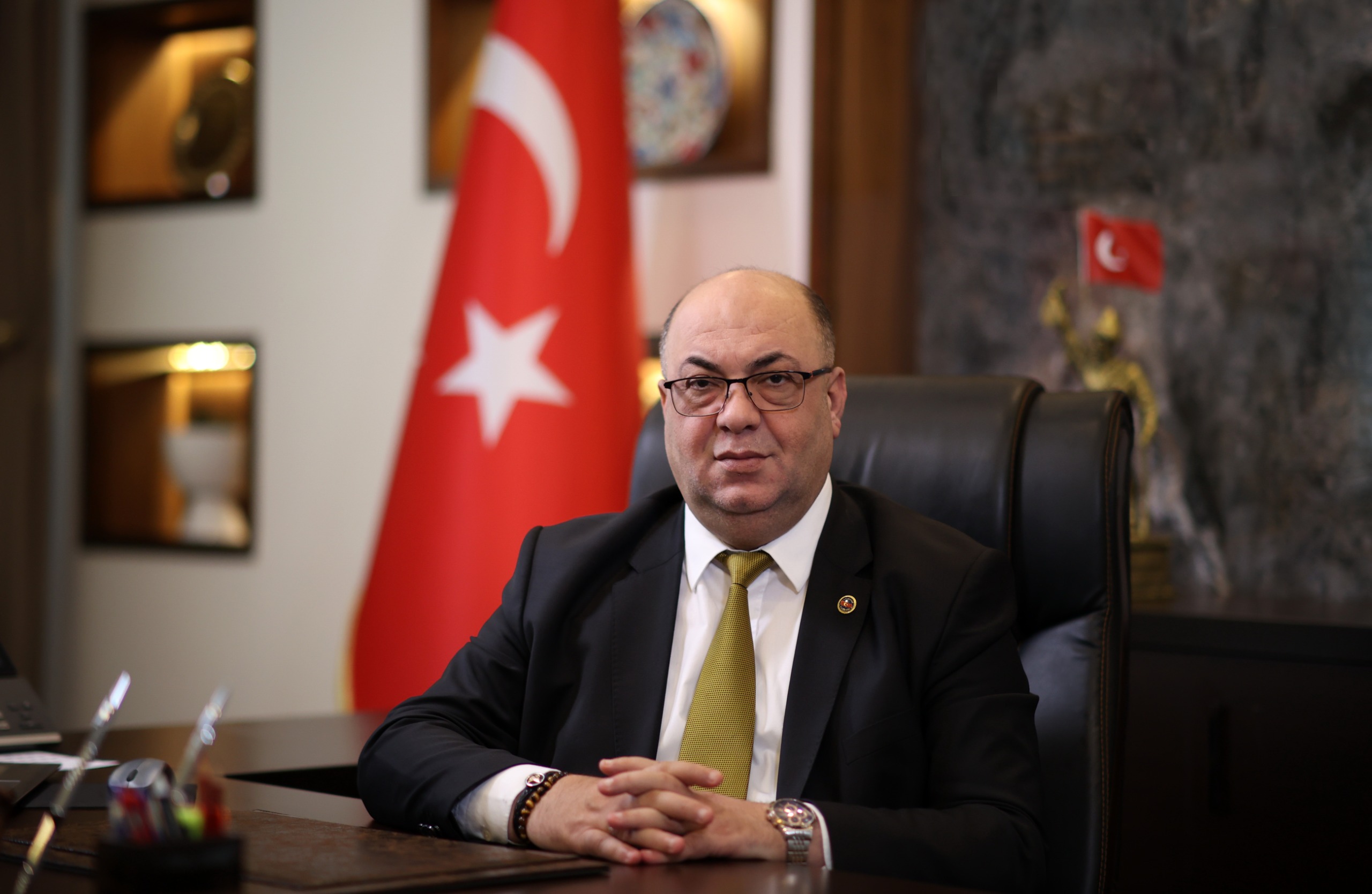 Dulkadiroğlu Belediye Başkanı Mehmet Akpınar, Anneler Günü dolayısıyla bir kutlama