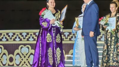 Kahramanmaraşlı geleneksel el sanatları ustası Nur Korkmaz, Özbekistan’da düzenlenen uluslararası