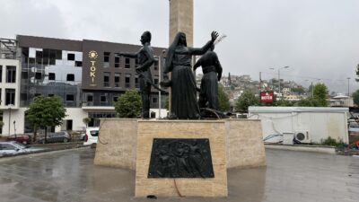 Büyükşehir Belediyesi, Kıbrıs Meydanı çevresinde yürütülen inşa faaliyetleri esnasında zarar